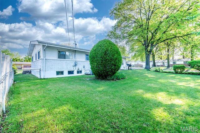 2284 Luxmore Drive, St Louis, MO 63136