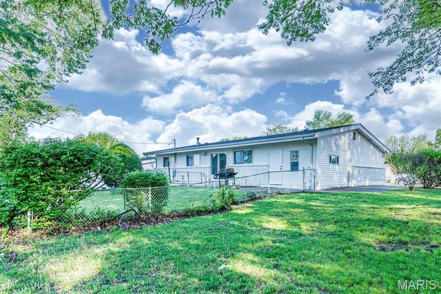 2284 Luxmore Drive, St Louis, MO 63136