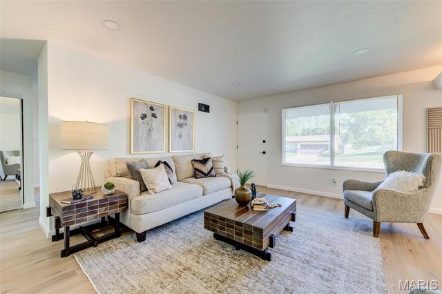 2284 Luxmore Drive, St Louis, MO 63136