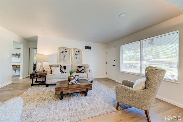 2284 Luxmore Drive, St Louis, MO 63136