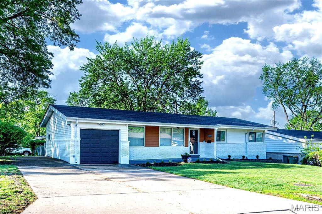 2284 Luxmore Drive, St Louis, MO 63136