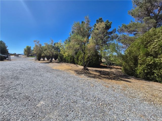 670 West Calvada Boulevard, Pahrump, NV 89048