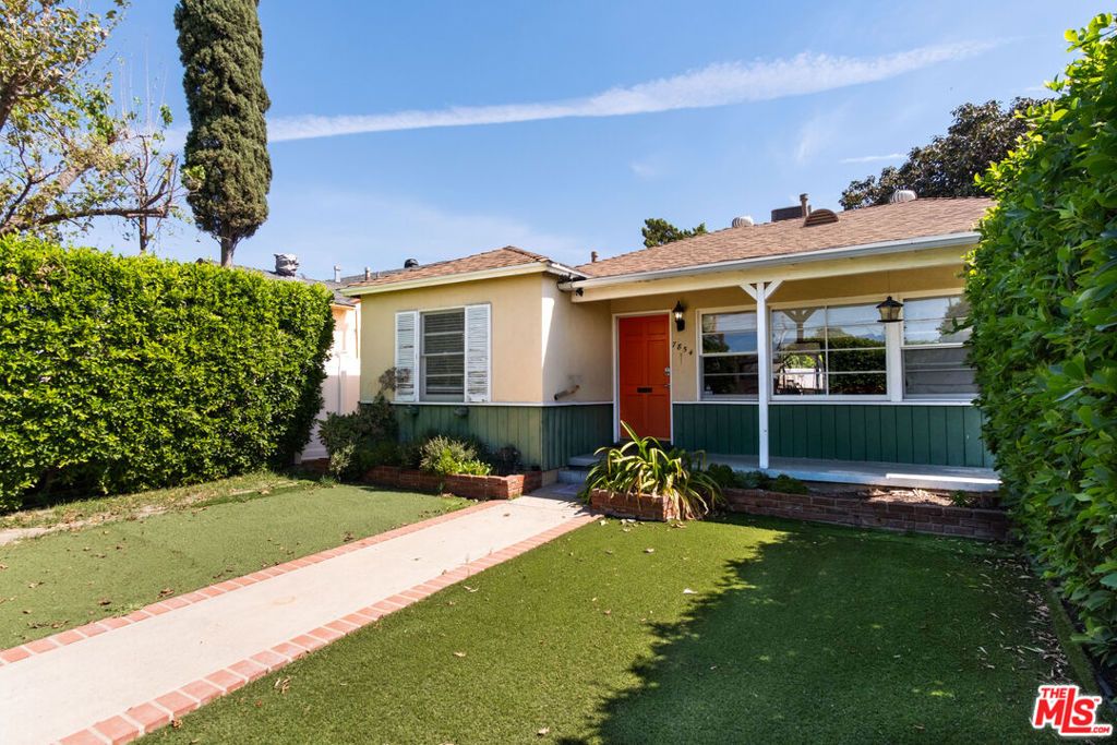 Image 1 of property listing at 7854 Agnes Avenue, North Hollywood, CA 91605