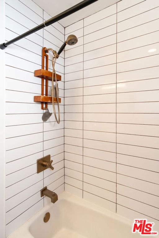 Image 11 of property listing at 7854 Agnes Avenue, North Hollywood, CA 91605