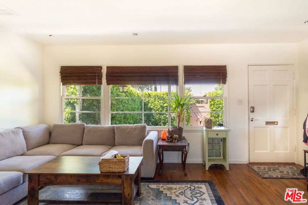 Image 14 of property listing at 7854 Agnes Avenue, North Hollywood, CA 91605