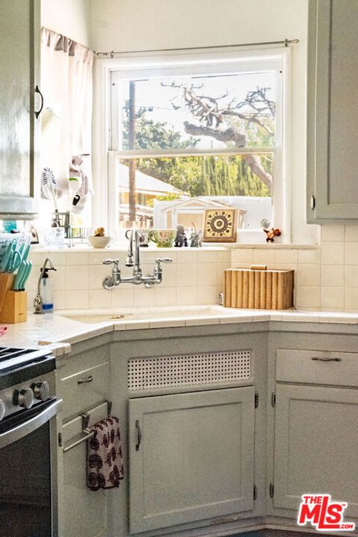 Image 18 of property listing at 7854 Agnes Avenue, North Hollywood, CA 91605