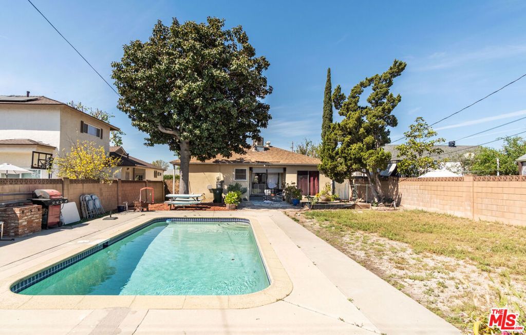 Image 25 of property listing at 7854 Agnes Avenue, North Hollywood, CA 91605