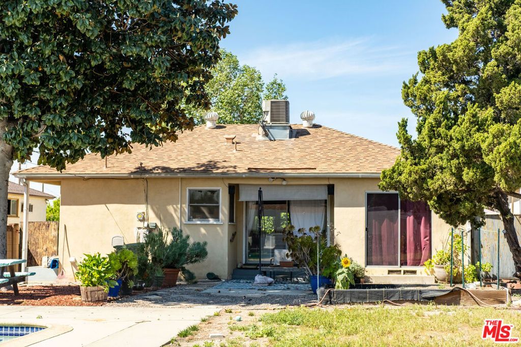 Image 26 of property listing at 7854 Agnes Avenue, North Hollywood, CA 91605
