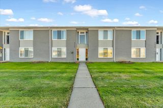 328 E Elmwood Avenue, Clawson, MI 48017