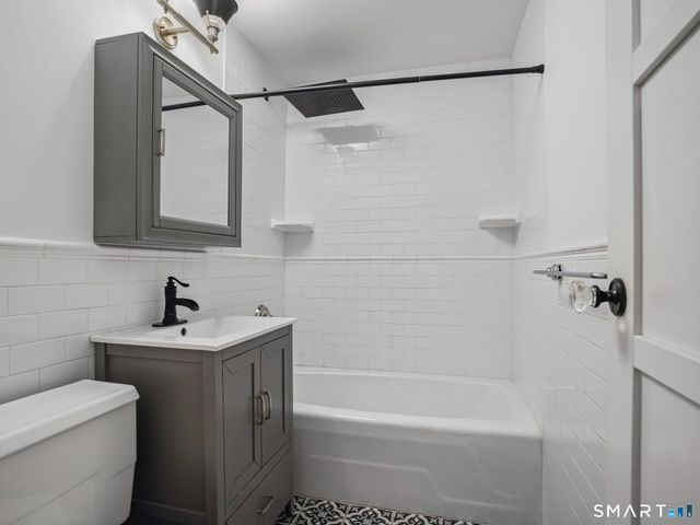 27 Northill Street 2J, Stamford, CT 06907