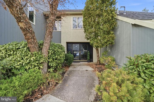 938 CHANTICLEER DR, Cherry Hill, NJ 08003