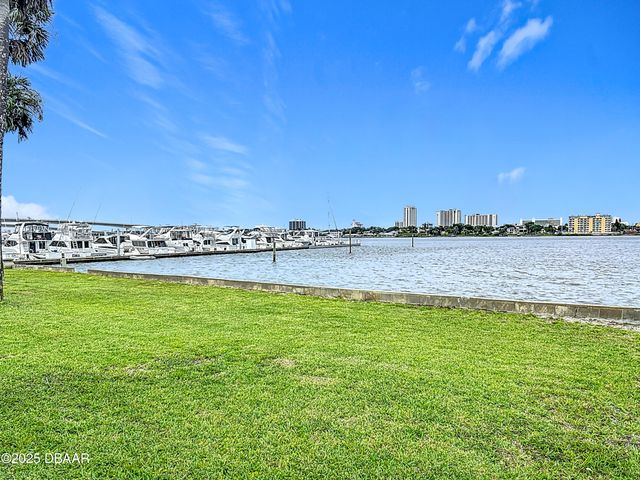 255 Lexington Drive, Daytona Beach, FL 32114