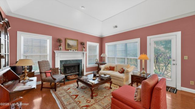 5943 Ashwood Bluff Dr, Louisville, KY 40207