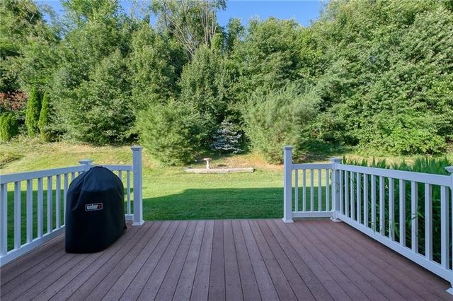 127 Fairway Landings Dr, Cecil, PA 15317