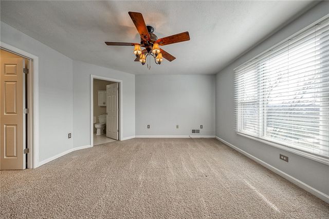 127 Fairway Landings Dr, Cecil, PA 15317