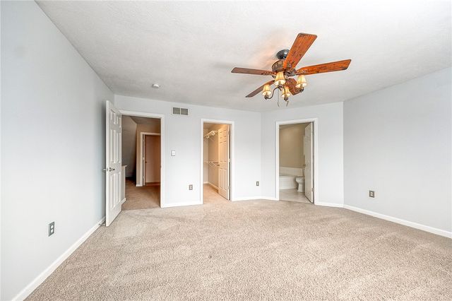 127 Fairway Landings Dr, Cecil, PA 15317