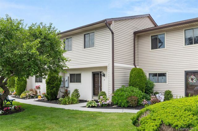 650 newbridge Road 15, East Meadow, NY 11554