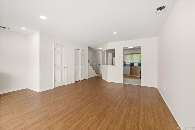 650 newbridge Road 15, East Meadow, NY 11554