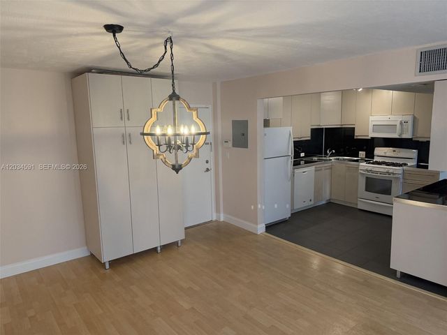 13120 SW 92nd Ave B-404, Miami, FL 33176