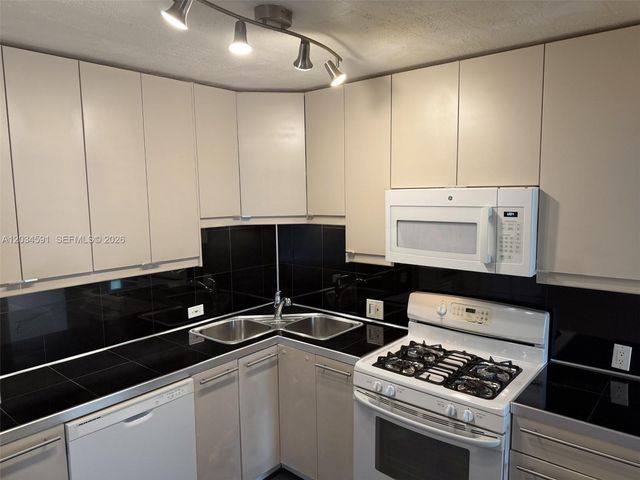 13120 SW 92nd Ave B-404, Miami, FL 33176