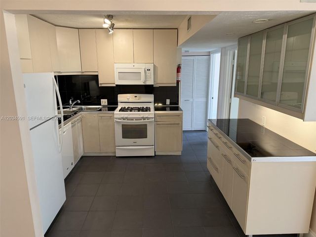 13120 SW 92nd Ave B-404, Miami, FL 33176
