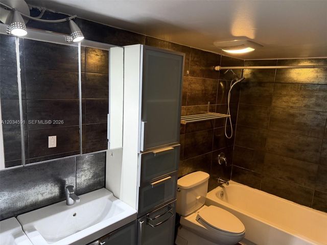 13120 SW 92nd Ave B-404, Miami, FL 33176