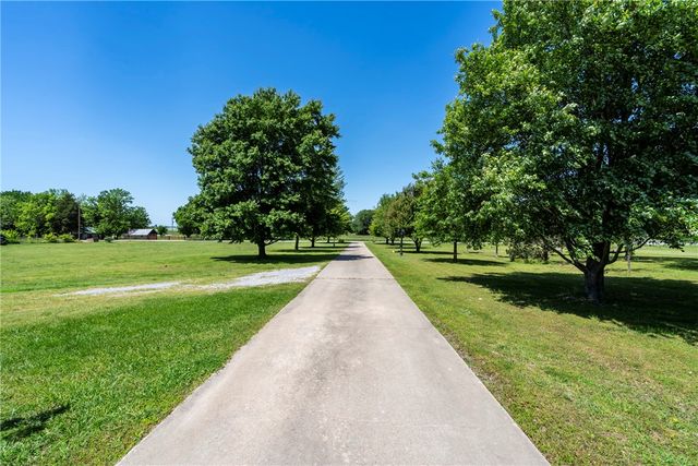 17444 Highway 16, Siloam Springs, AR 72761