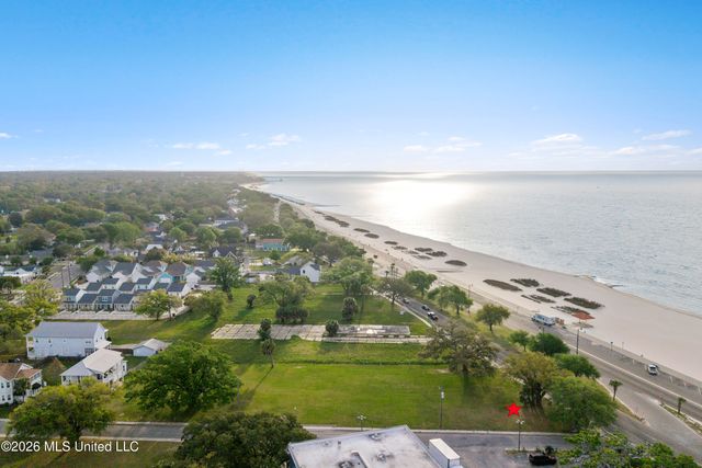 1542 Beach Drive, Gulfport, MS 39507