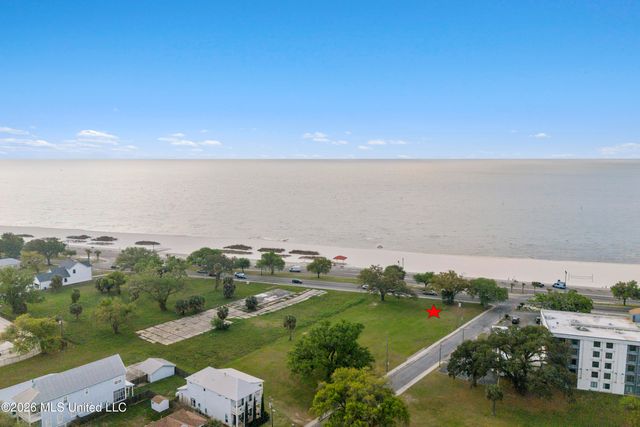 1542 Beach Drive, Gulfport, MS 39507