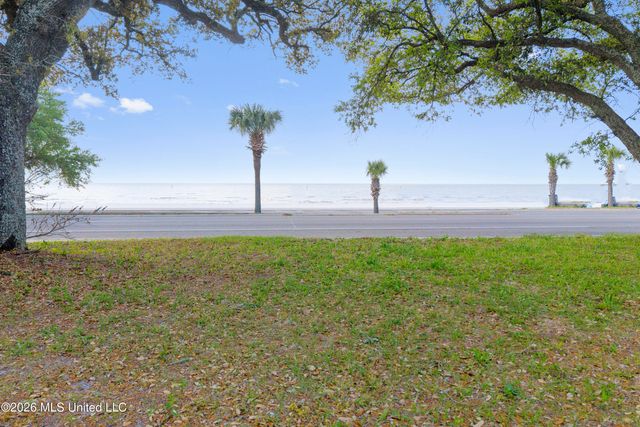 1542 Beach Drive, Gulfport, MS 39507