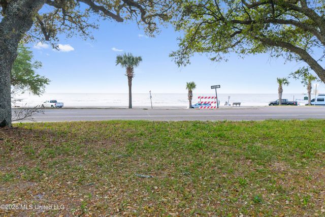 1542 Beach Drive, Gulfport, MS 39507