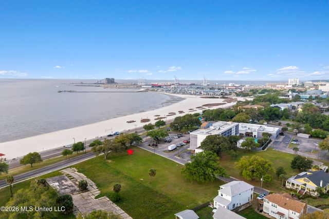1542 Beach Drive, Gulfport, MS 39507