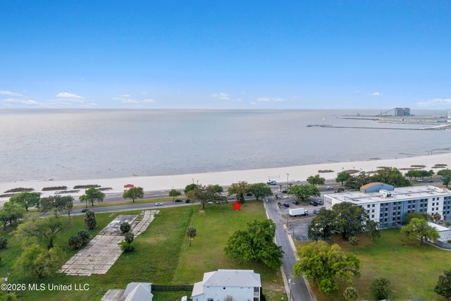 1542 Beach Drive, Gulfport, MS 39507