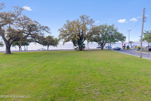 1542 Beach Drive, Gulfport, MS 39507