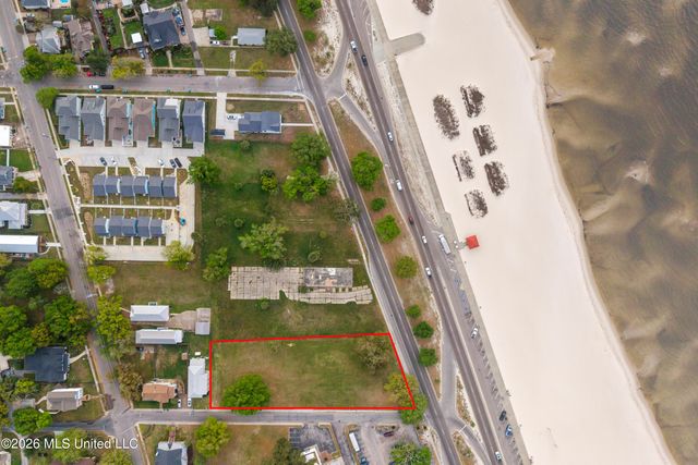 1542 Beach Drive, Gulfport, MS 39507