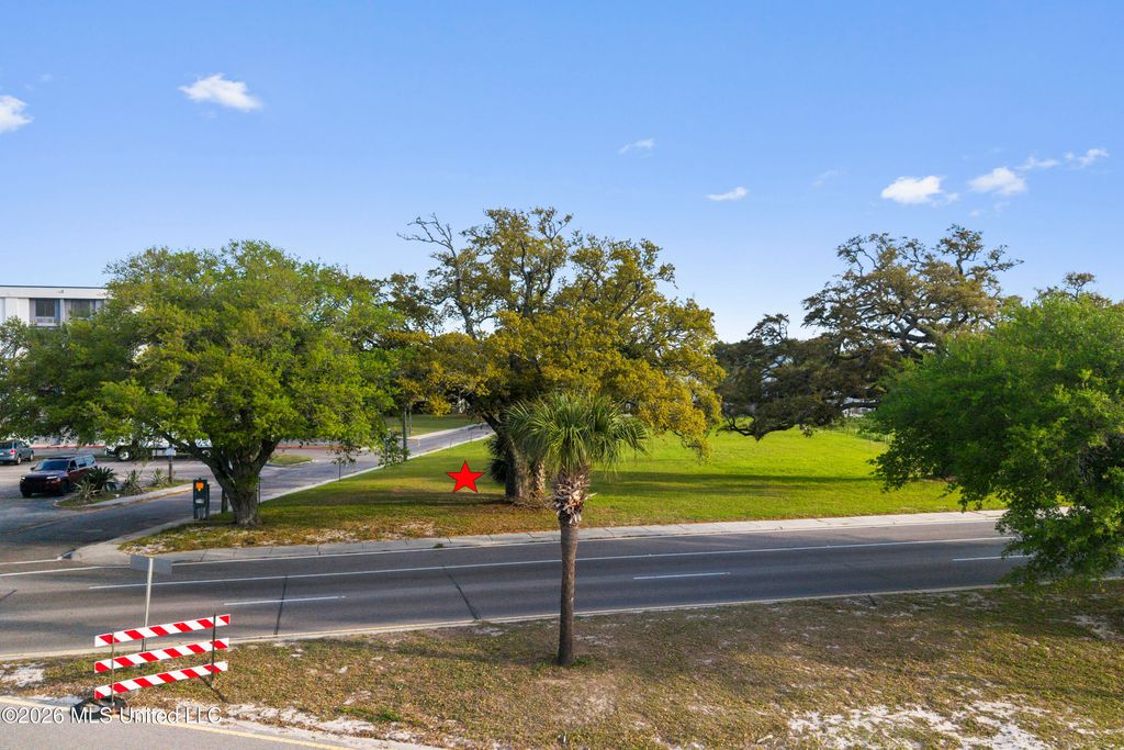 1542 Beach Drive, Gulfport, MS 39507