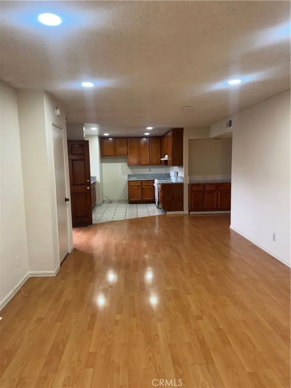 122 Olive 5, Glendale, CA 91206