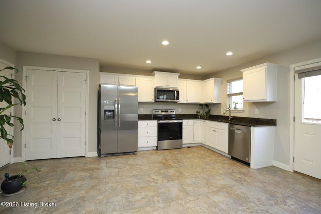 131 Flushing Meadows Dr, Rineyville, KY 40162