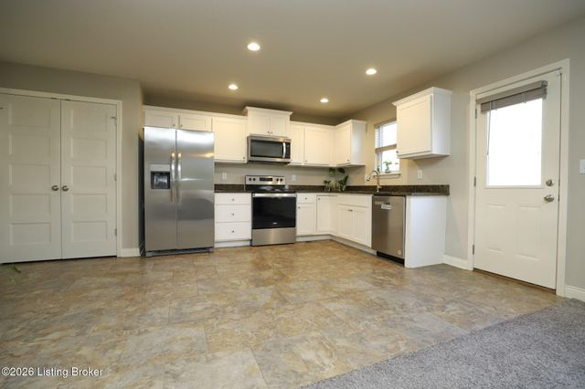 131 Flushing Meadows Dr, Rineyville, KY 40162