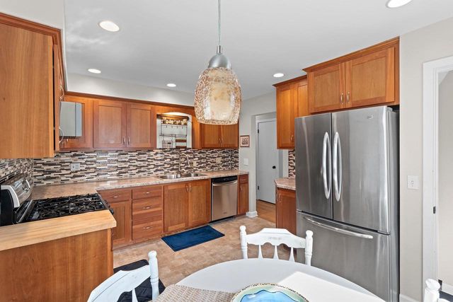 1253 MARIAN LANE, Green Bay, WI 54304