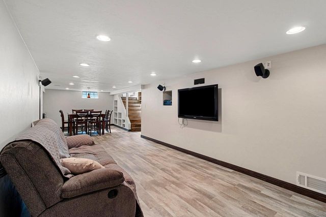 1253 MARIAN LANE, Green Bay, WI 54304