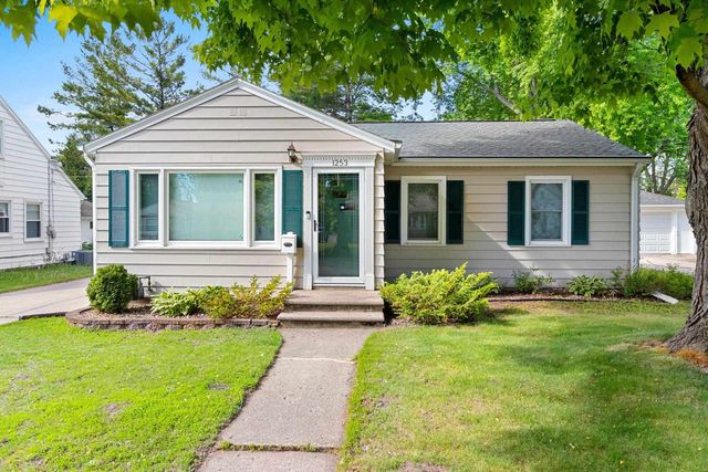 1253 MARIAN LANE, Green Bay, WI 54304