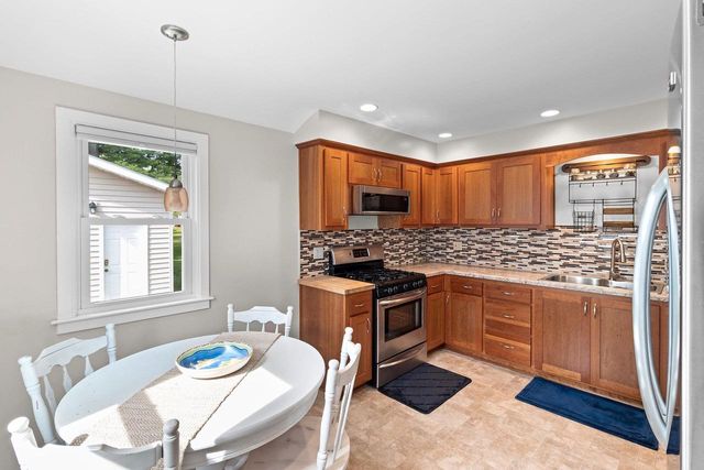 1253 MARIAN LANE, Green Bay, WI 54304