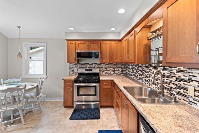 1253 MARIAN LANE, Green Bay, WI 54304