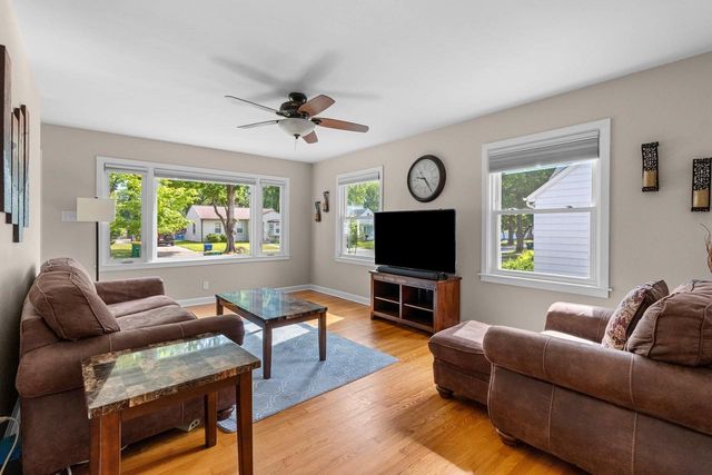 1253 MARIAN LANE, Green Bay, WI 54304