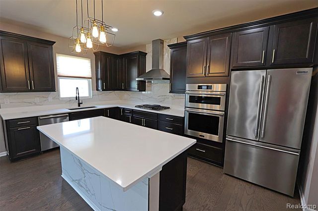 795 Ford Mill Drive, Saline, MI 48176