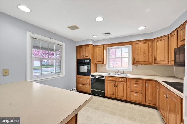 370 BEVERLY RD, Camp Hill, PA 17011