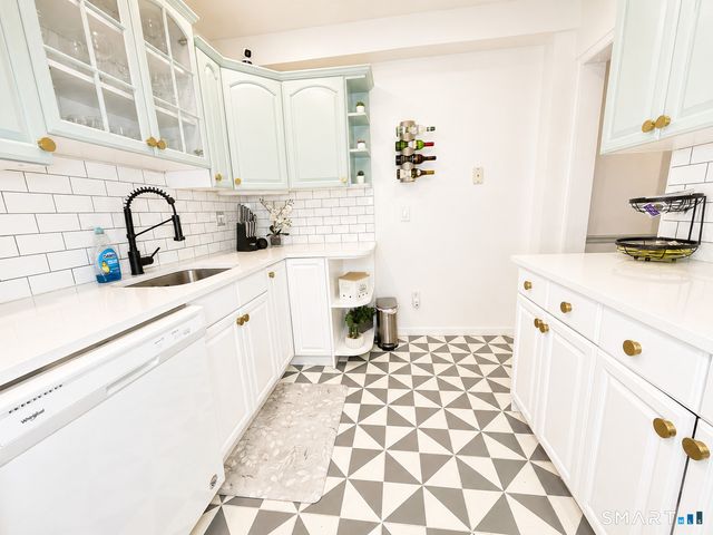 70 Strawberry Hill Avenue 2-1D, Stamford, CT 06902