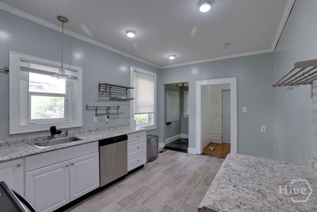 404 E 40th Street, Savannah, GA 31401