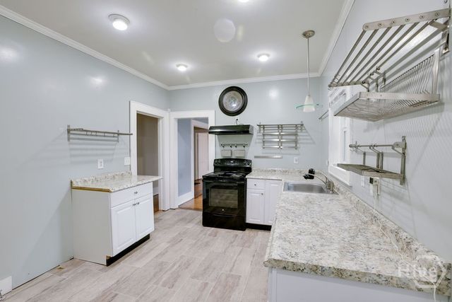 404 E 40th Street, Savannah, GA 31401